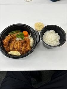 洋食 Quattro JR灘駅店
