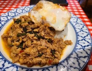 路地裏のタイ料理とお酒 バナナ食堂