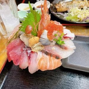 魚屋直営食堂 魚まる