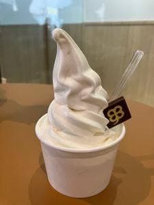 ミルク&パフェ よつ葉ホワイトコージ KITTE大阪店