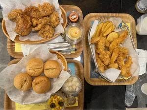 bb.q OLIVE CHICKEN café ヒルズウォーク徳重ガーデンズ店