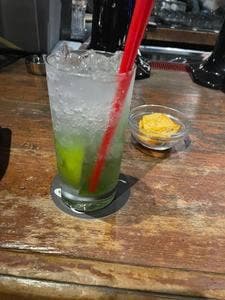 ダイニングダーツバーBee 新宿店