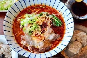 赤くて狭いアジアの食堂 usagi