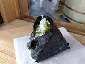 人類みなおむすび