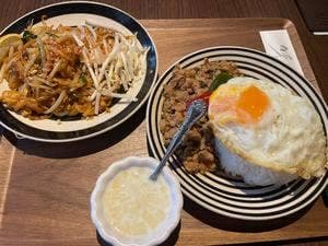 コロニアルラウンジ