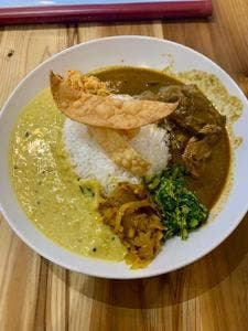 スリランカ料理店 スパイシービストロ タップロボーン 神保町店