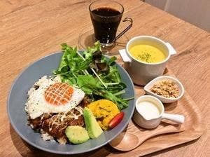 カフェアンドダイニングアリスター