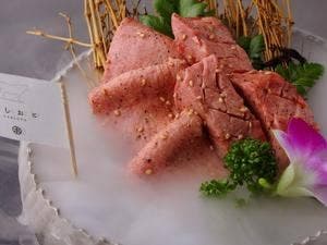 炭火ホルモン焼肉 うしおと