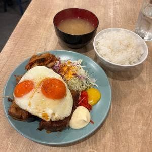 餃子とチャーシュー エソラ