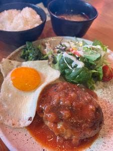手作りハンバーグ卵