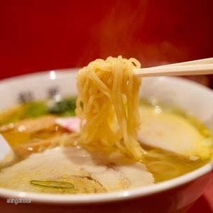 黄金塩ラーメン 龍鳳 大門横丁店