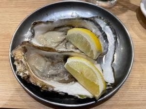 牡蠣とワイン立喰い すしまる なんばウォーク店