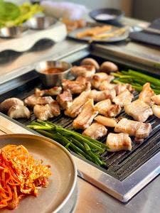 ヨプの黒豚屋 新大久保店