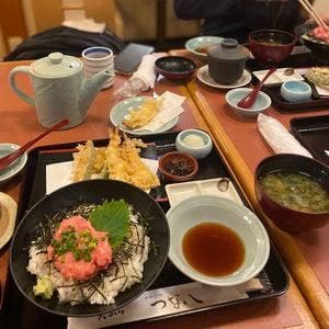 天ぷら つな八 上大岡店