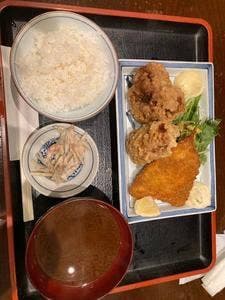 隠れ酒場 ともしび
