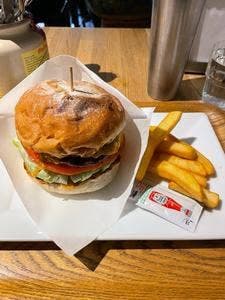 E・A・T GRILL & BAR