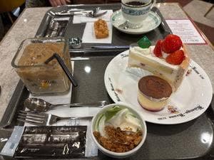 ケーニヒス クローネ カフェテリア ヒルトンプラザイースト店