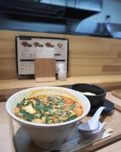 辛麺と手包み餃子 こるり