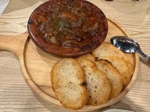 ラム串と洋酒 雨模羊