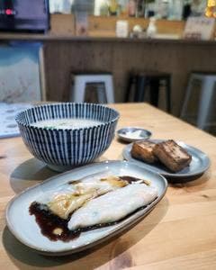 Oui 香港ビストロ