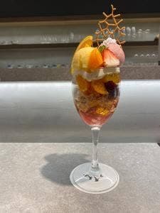 パフェ、珈琲、酒、佐藤