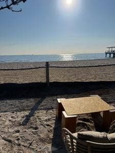 The SUNSET Pier & Café