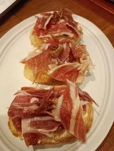 バインミーバル ハチ