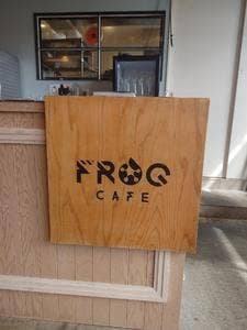 Frog cafe