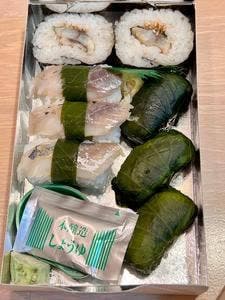 桃中軒 沼津駅南口改札横売店