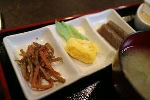 やきにく屋にくまる