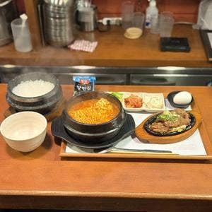 韓国純豆腐火鍋 まん馬本店