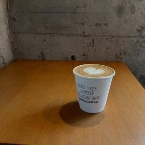 manu coffee roasters クジラ店