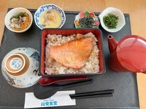 山安食堂