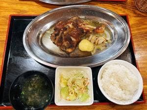 骨付鶏のなんじゃもんじゃ