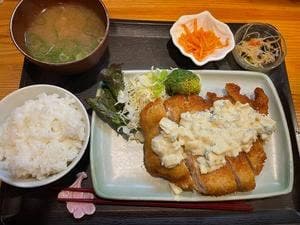 鶏暖戯 東大利店