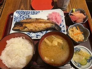 炭火焼専門食処 白銀屋 本店