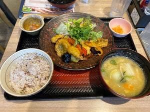 大戸屋ごはん処 新宿西口大ガード店