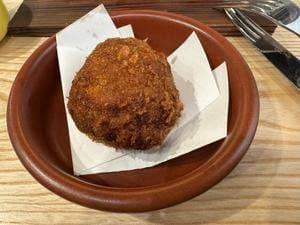 ラム串と洋酒 雨模羊