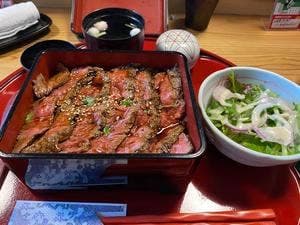 国産牛ステーキ重 ささ季