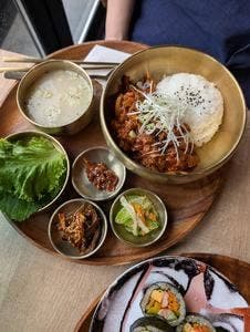 焼肉ヘルシーダイニング コサリ・元