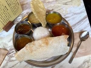 南インドの定食と軽食 三燈舎