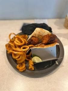 Blue Entrance Kitchen 横須賀店