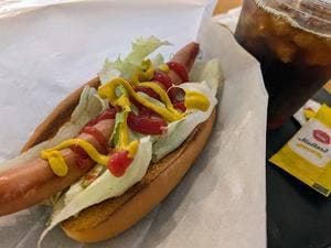 フレッシュネスバーガー 三鷹南口店
