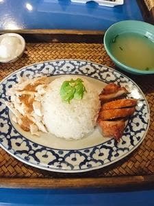 タイ料理＆パクチー酒場 居空間