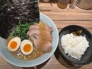 横浜ラーメン渡来武 総本店