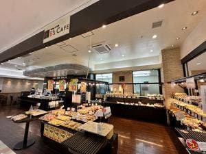B's CAFE クルネ店