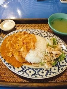 タイ料理＆パクチー酒場 居空間
