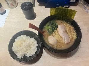 横浜家系ラーメン 銀家 東俣野店