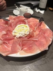 カルネジーオ ウエスト