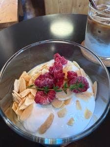 The POW BAR cafe